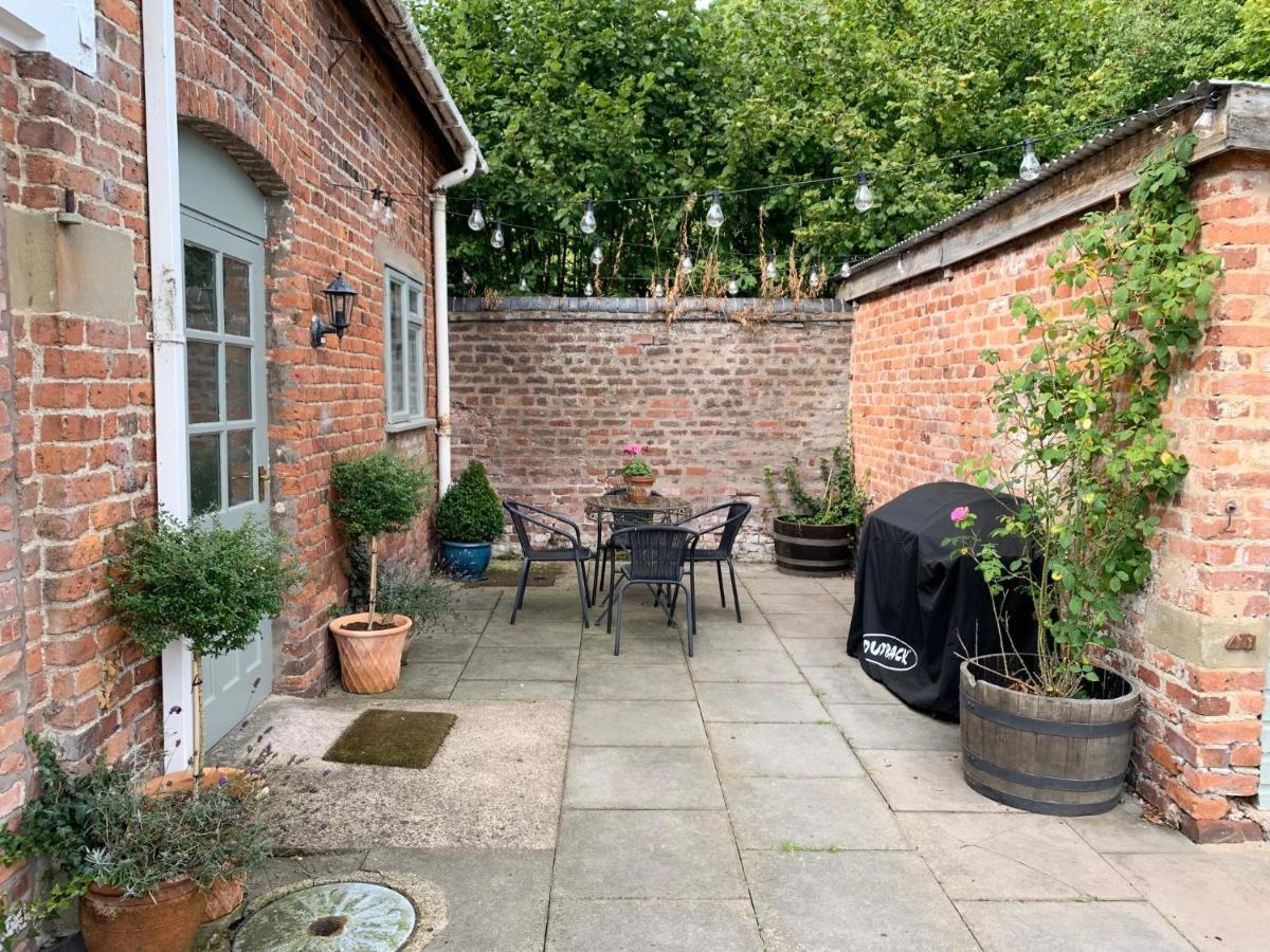 The Little Coach House In Wales Hotel Newtown  Exterior photo